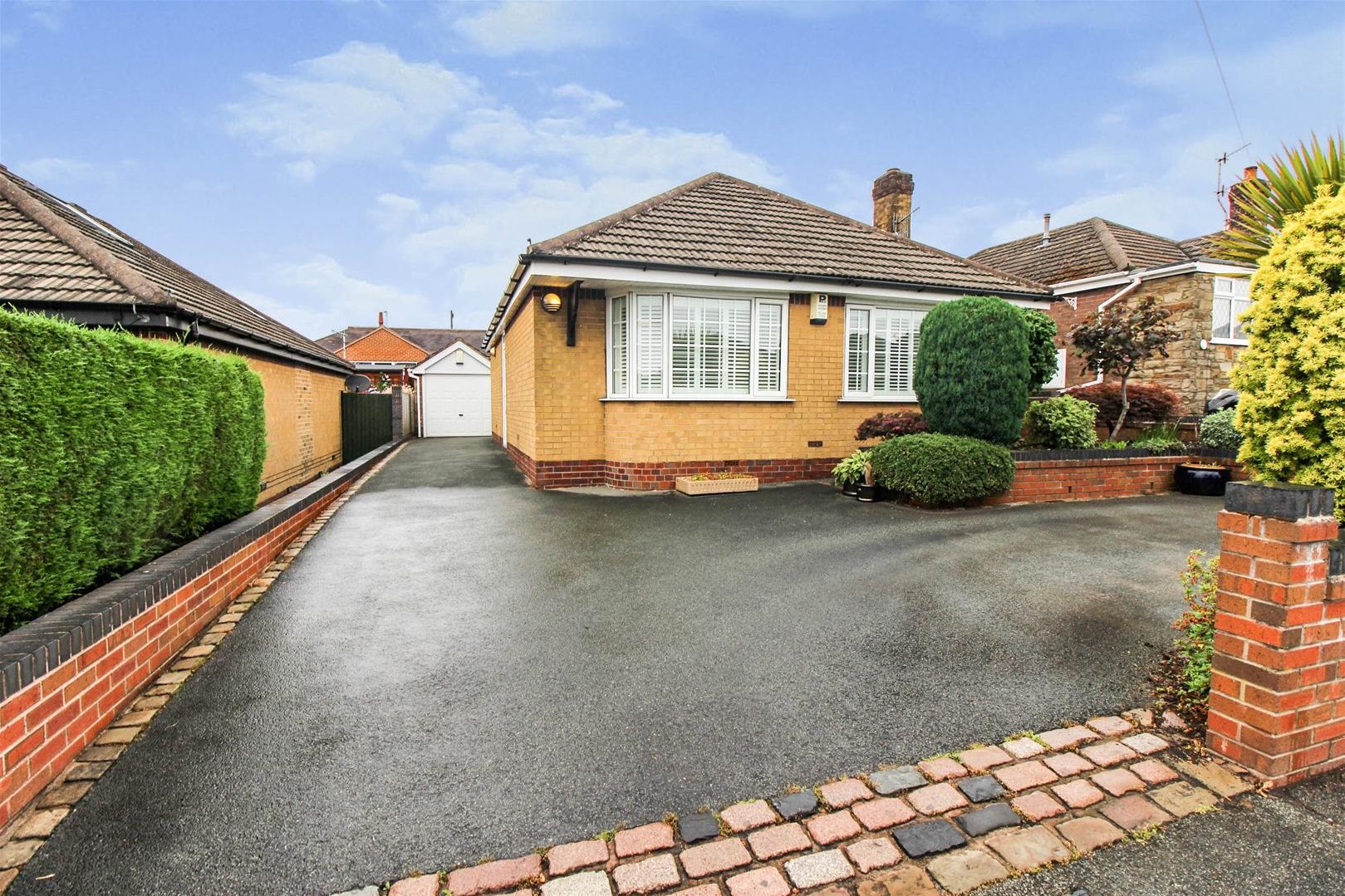 2 bedroom Detached bungalow For Sale