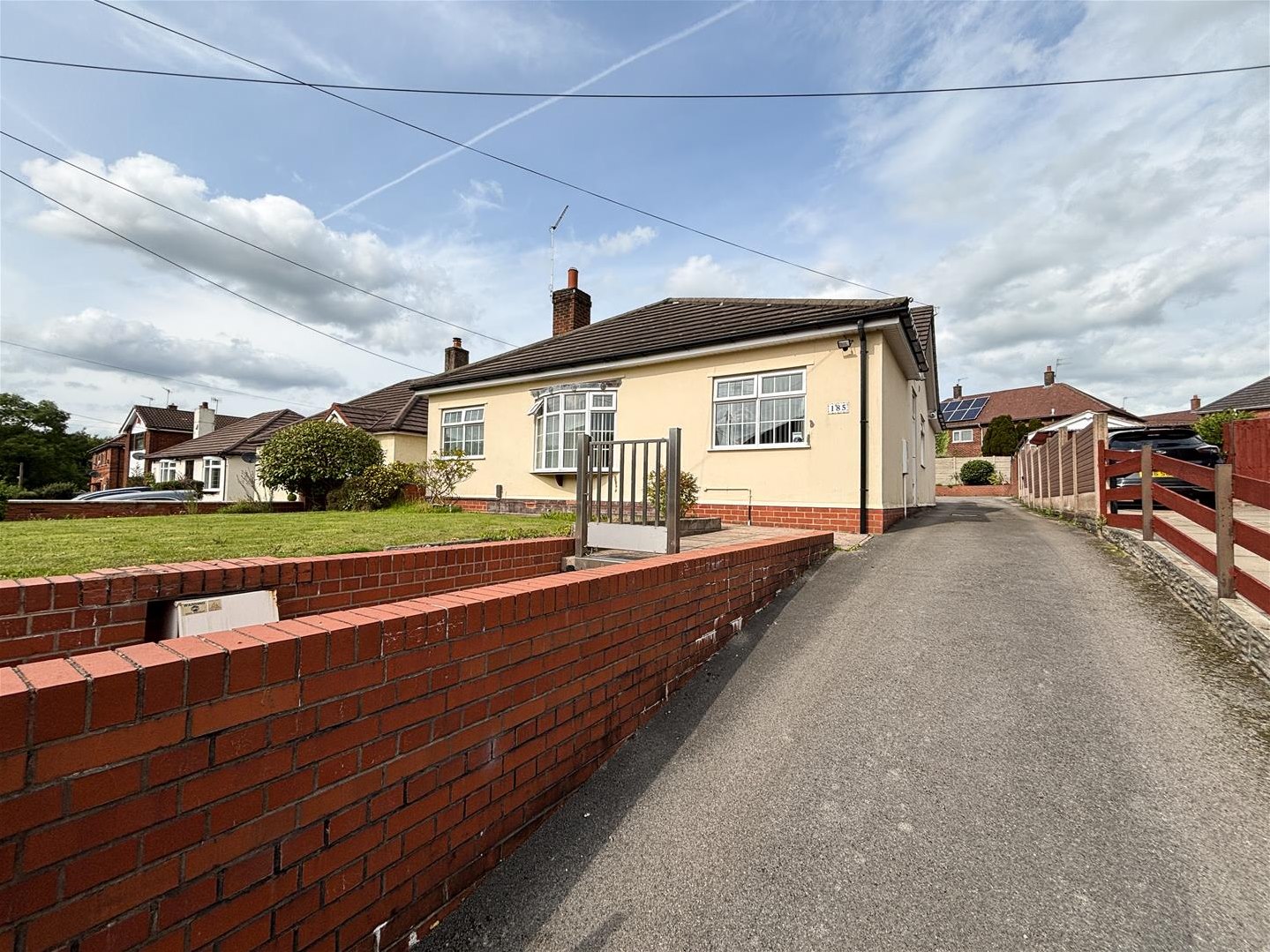 3 bedroom Detached bungalow Under Offer