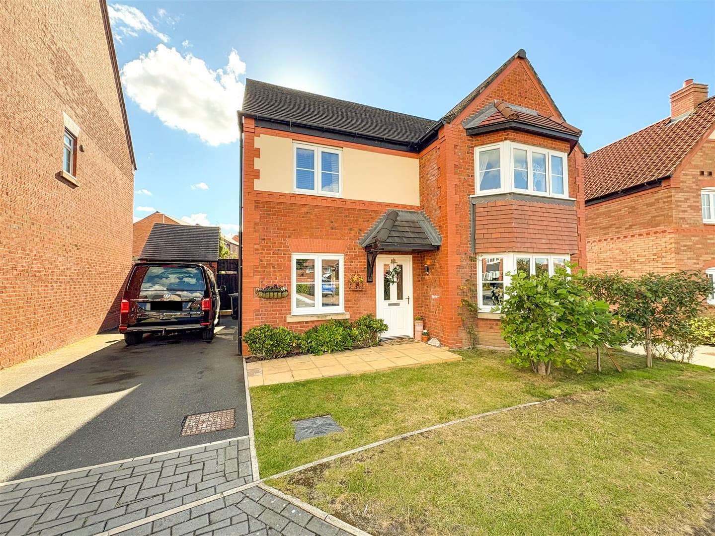 5 bedroom Link detached house For Sale