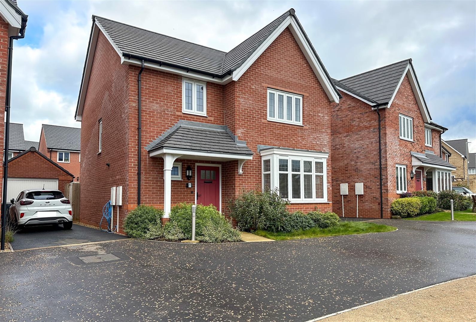 4 bedroom Link detached house Under Offer