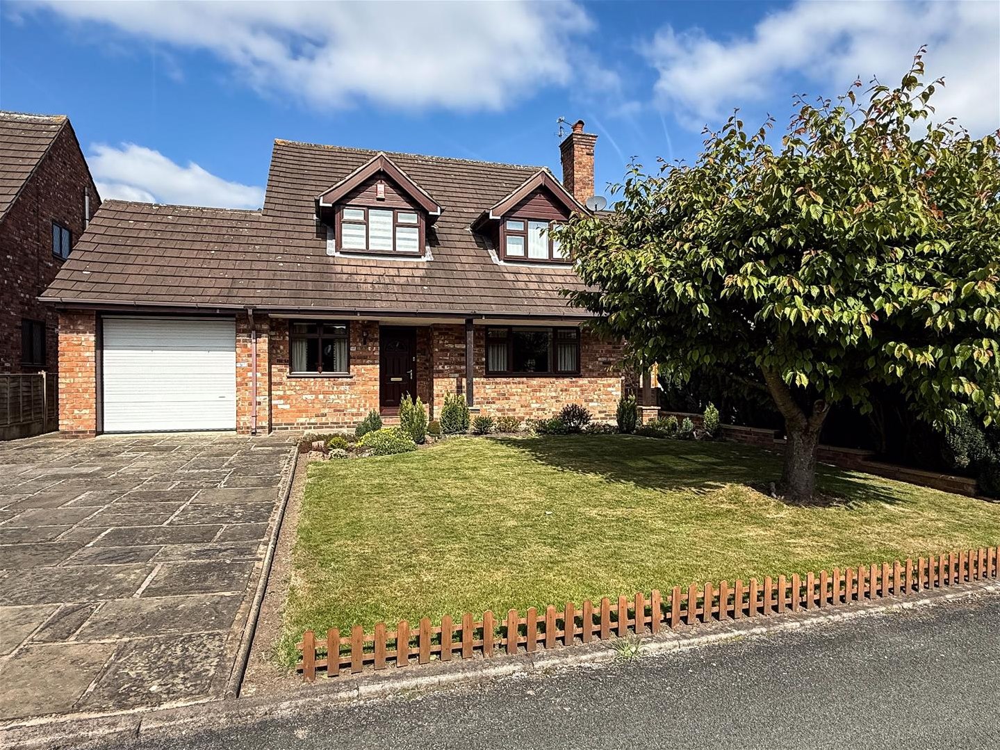 3 bedroom Link detached house Under Offer