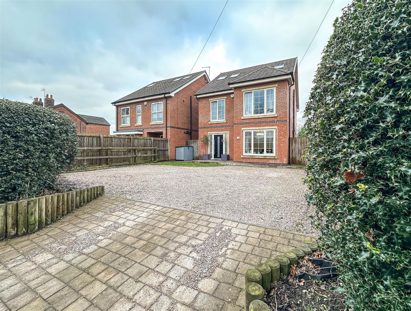 4 bedroom Link detached house For Sale