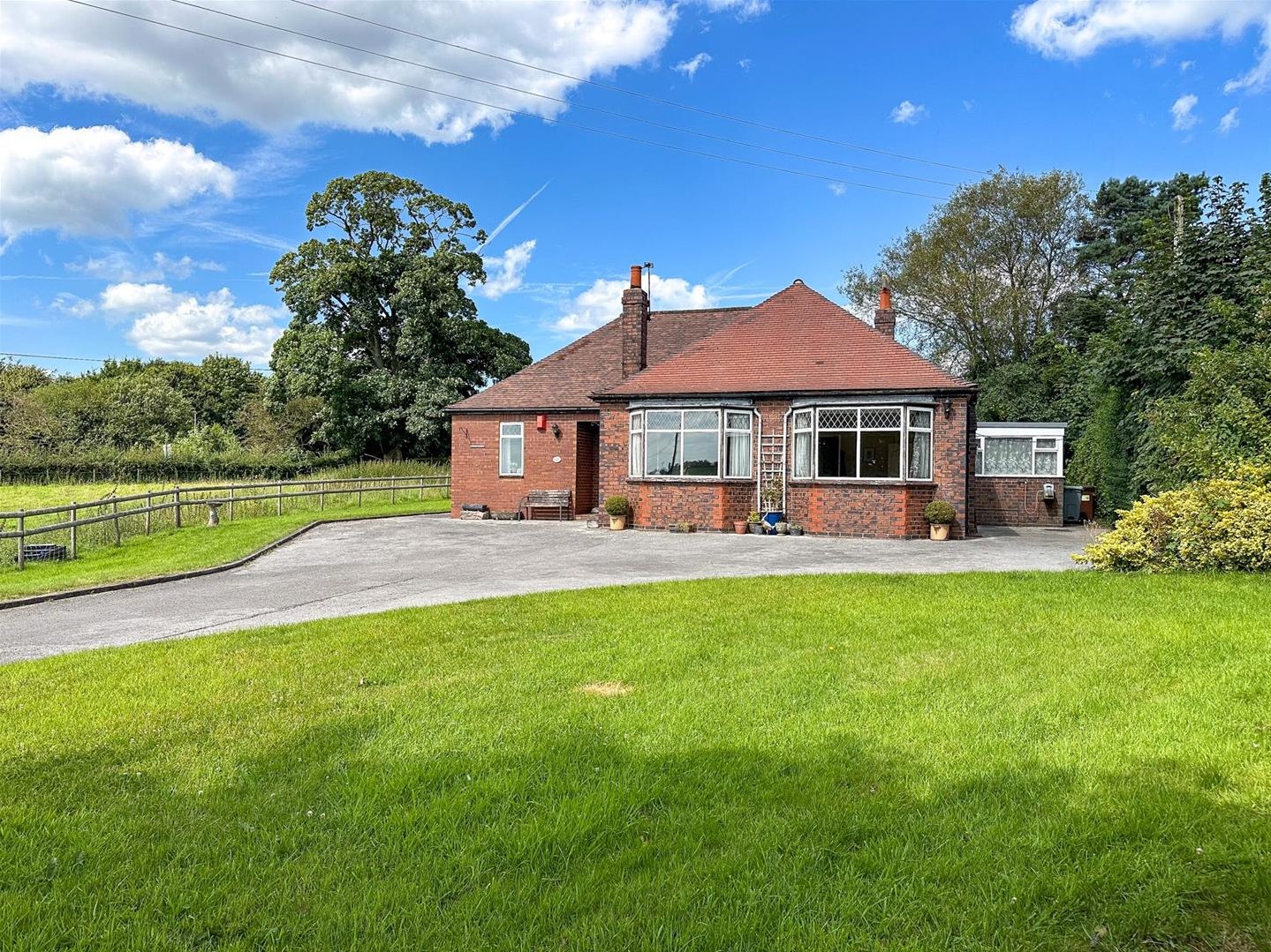 3 bedroom Link detached house Under Offer