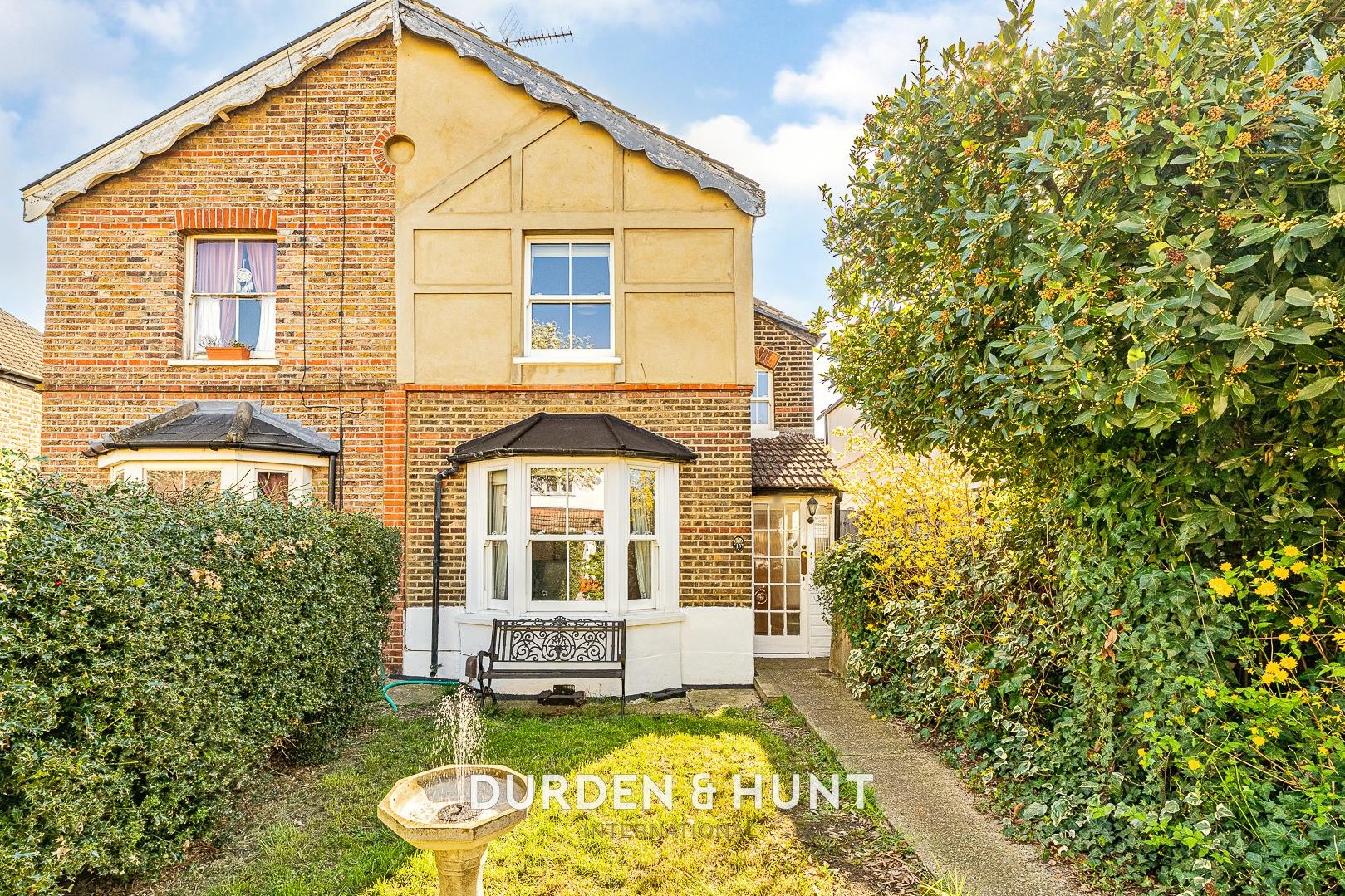 2 bedroom House (unspecified) Under Offer