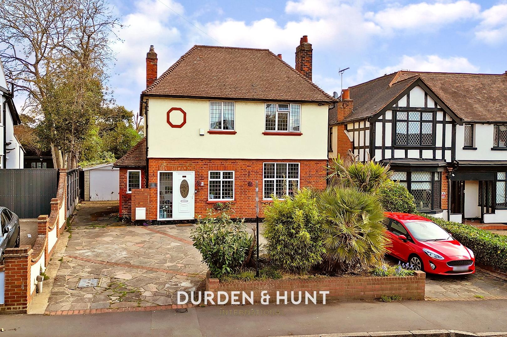 3 bedroom Detached house Under Offer