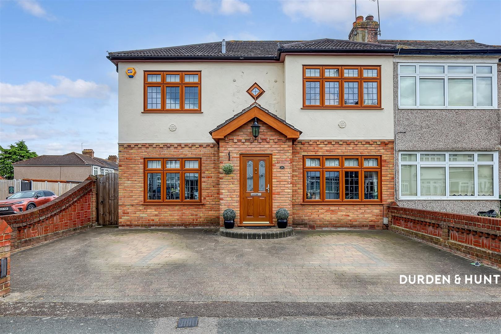4 bedroom Semi-detached house Under Offer