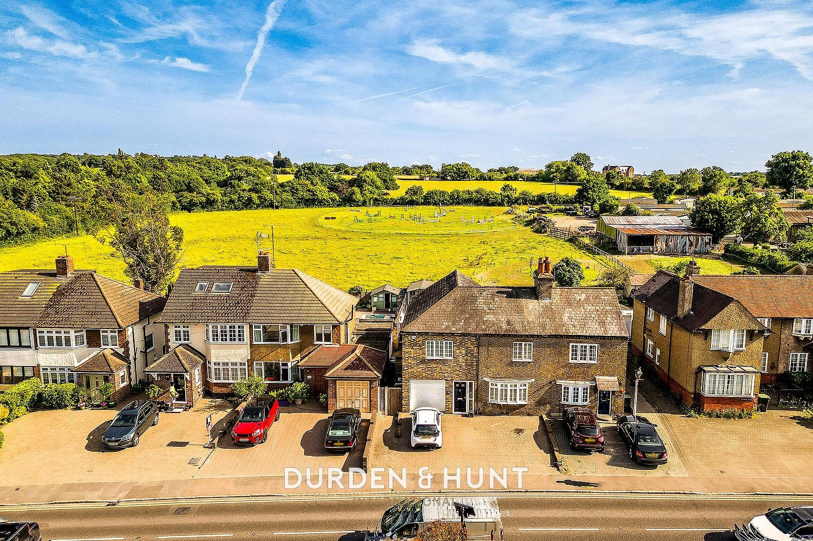 5 bedroom House (unspecified) Under Offer