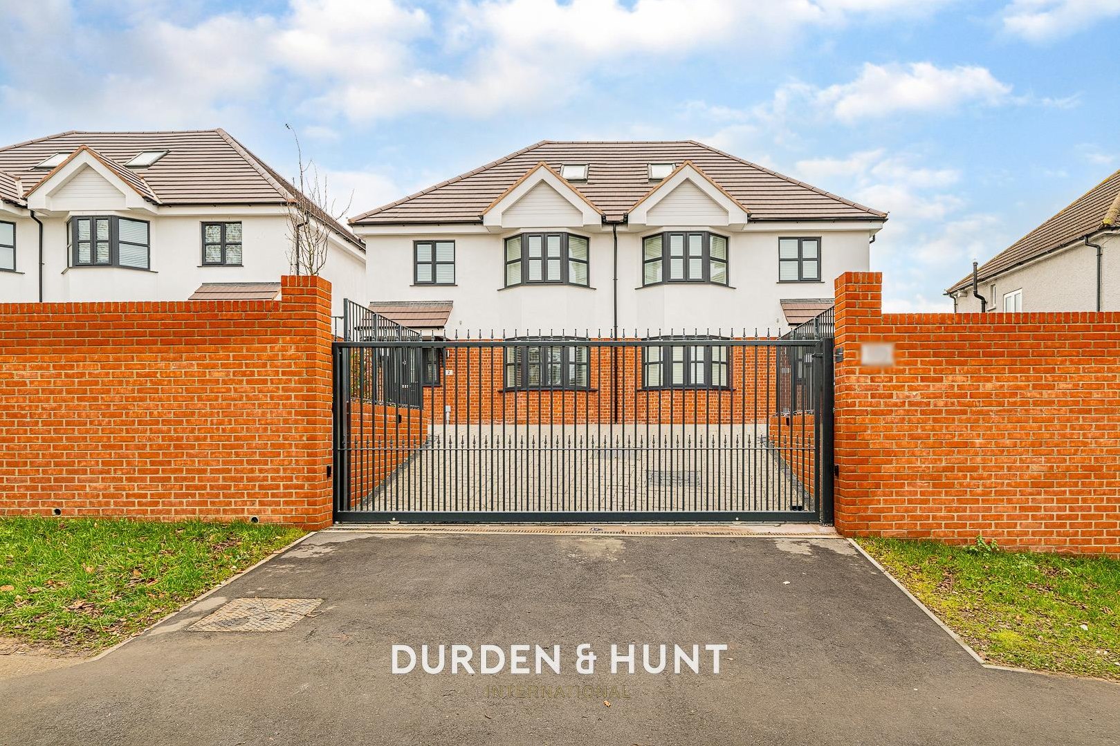 4 bedroom House (unspecified) Under Offer