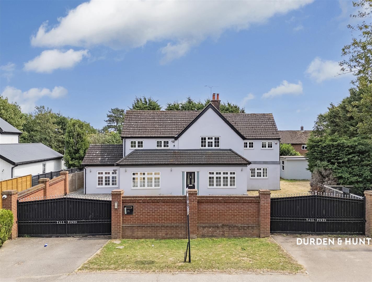 4 bedroom Studio flat For Sale