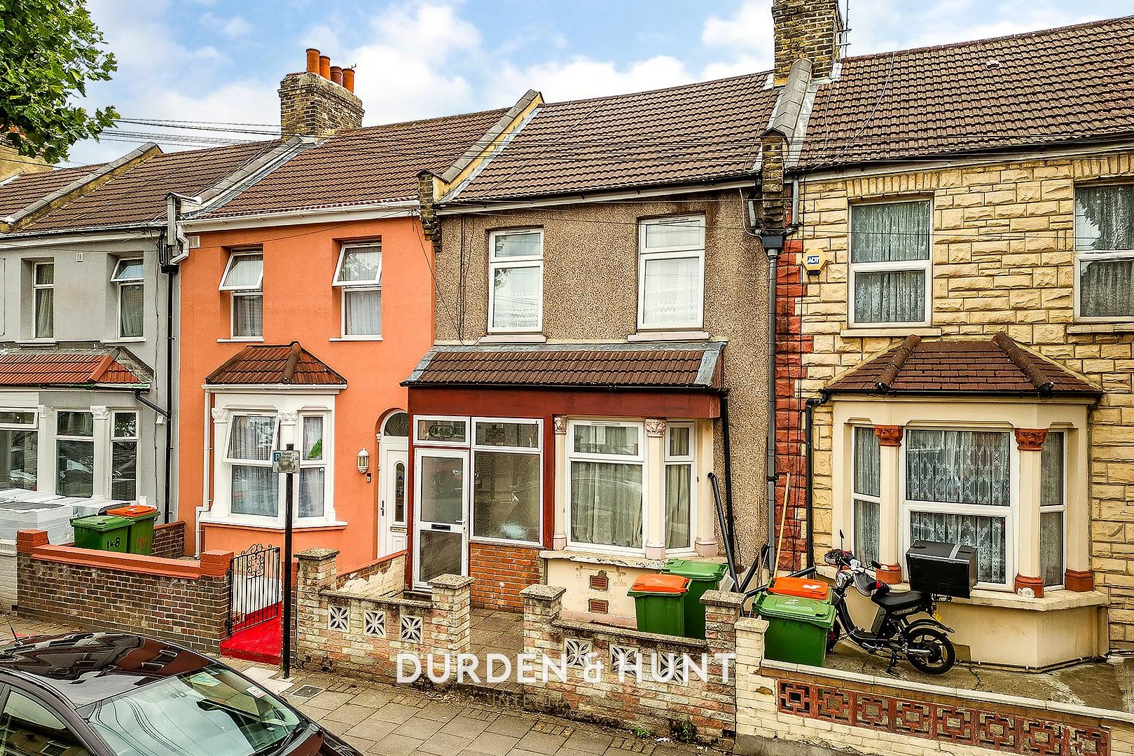 3 bedroom Studio flat For Sale