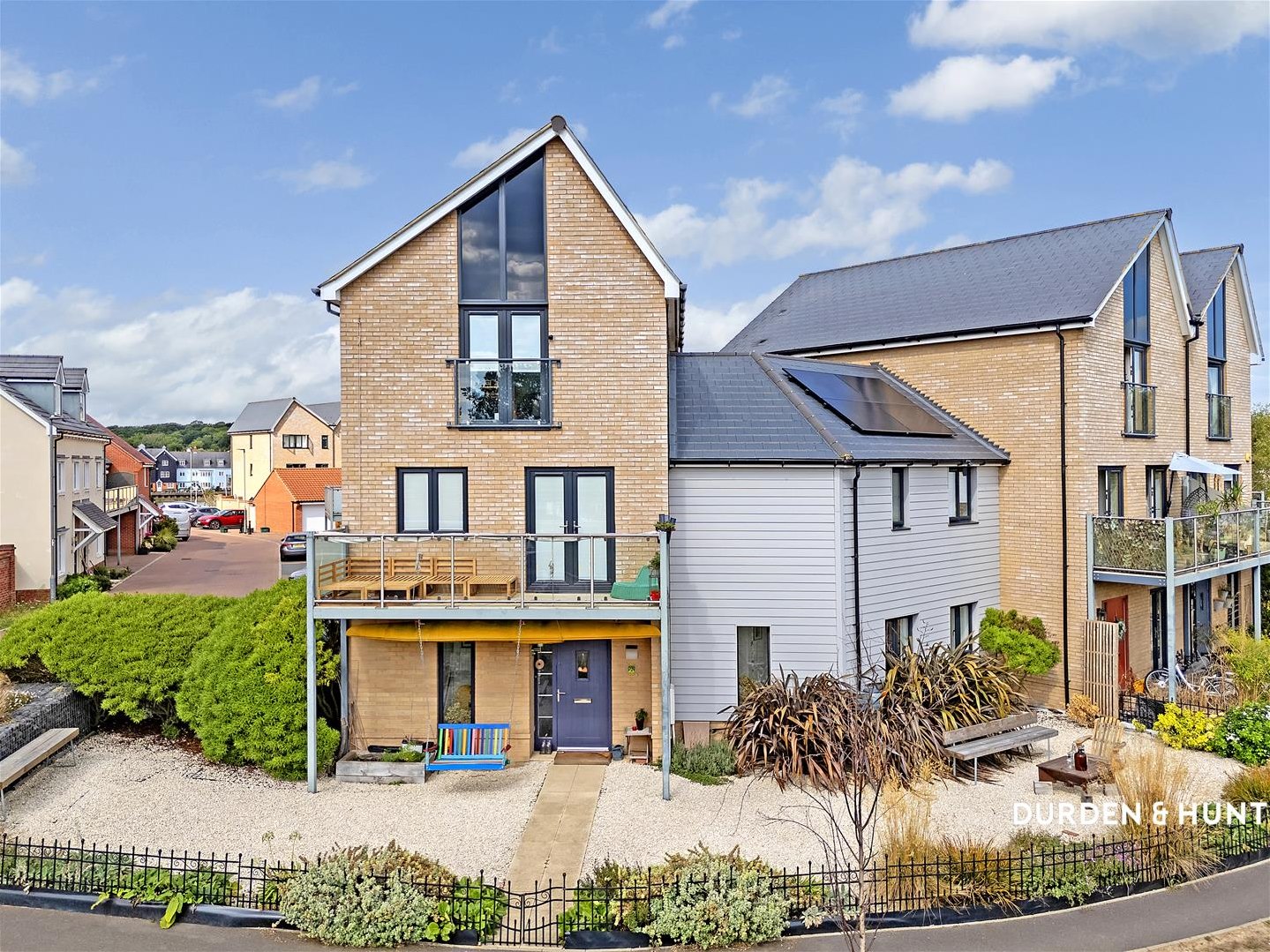 4 bedroom End of terrace house For Sale