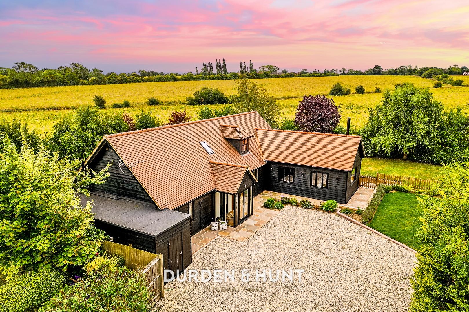 4 bedroom Studio flat Under Offer
