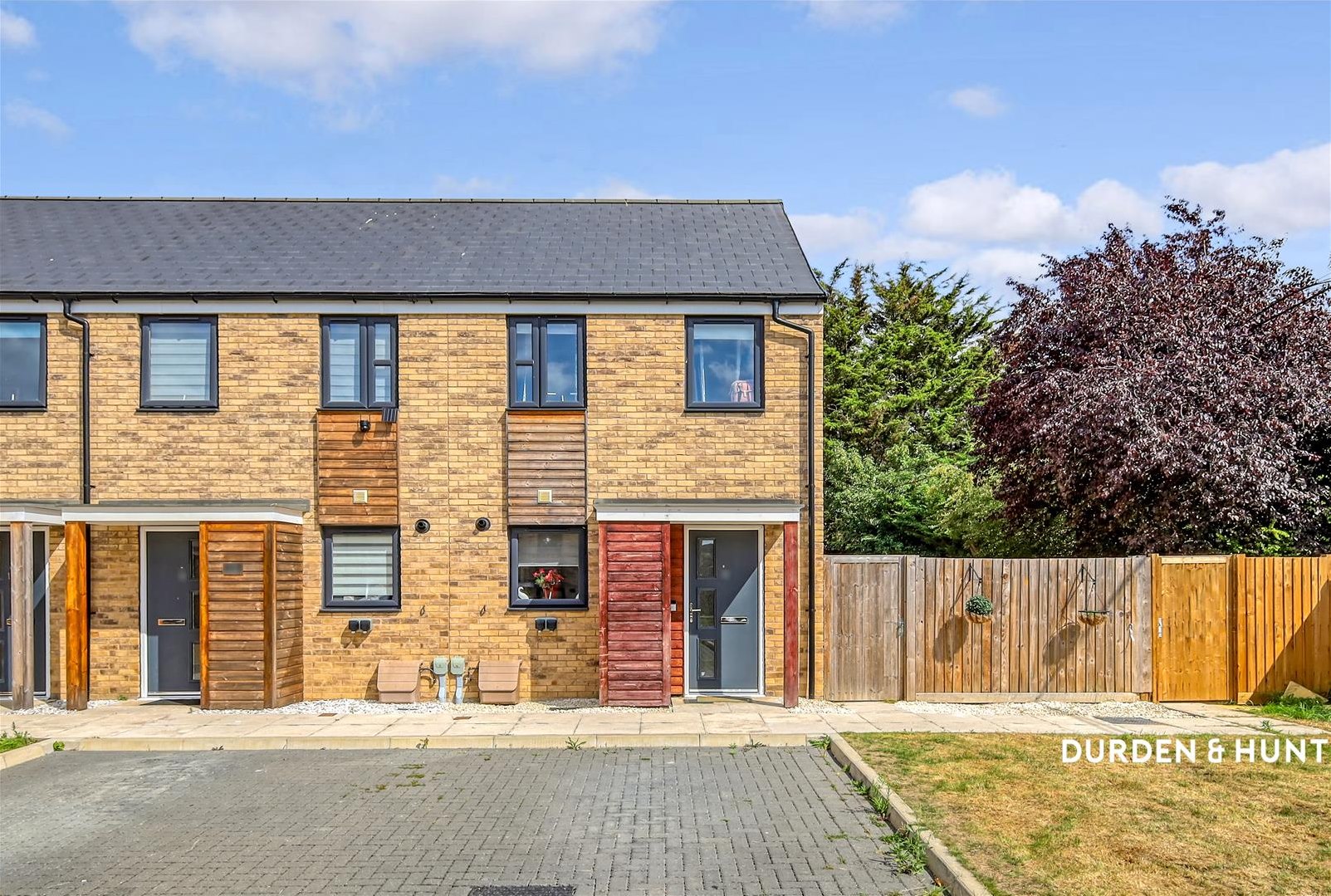 2 bedroom End of terrace house Under Offer