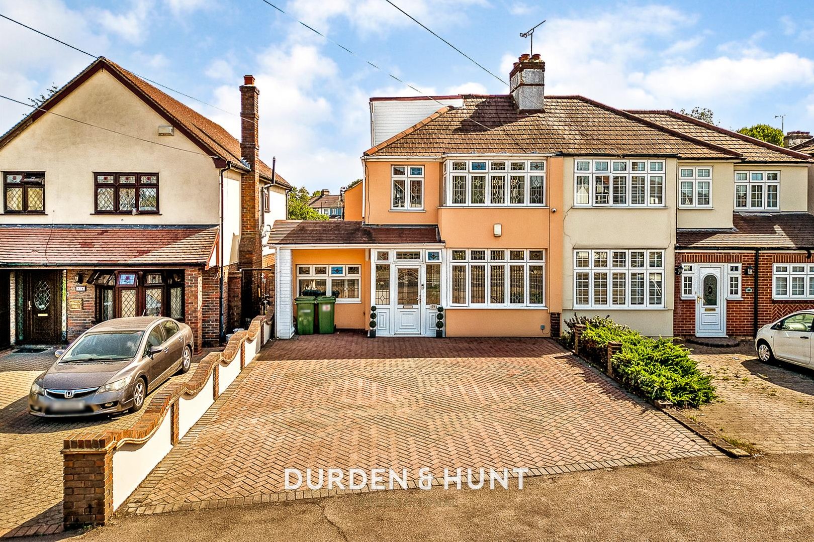 5 bedroom Studio flat For Sale