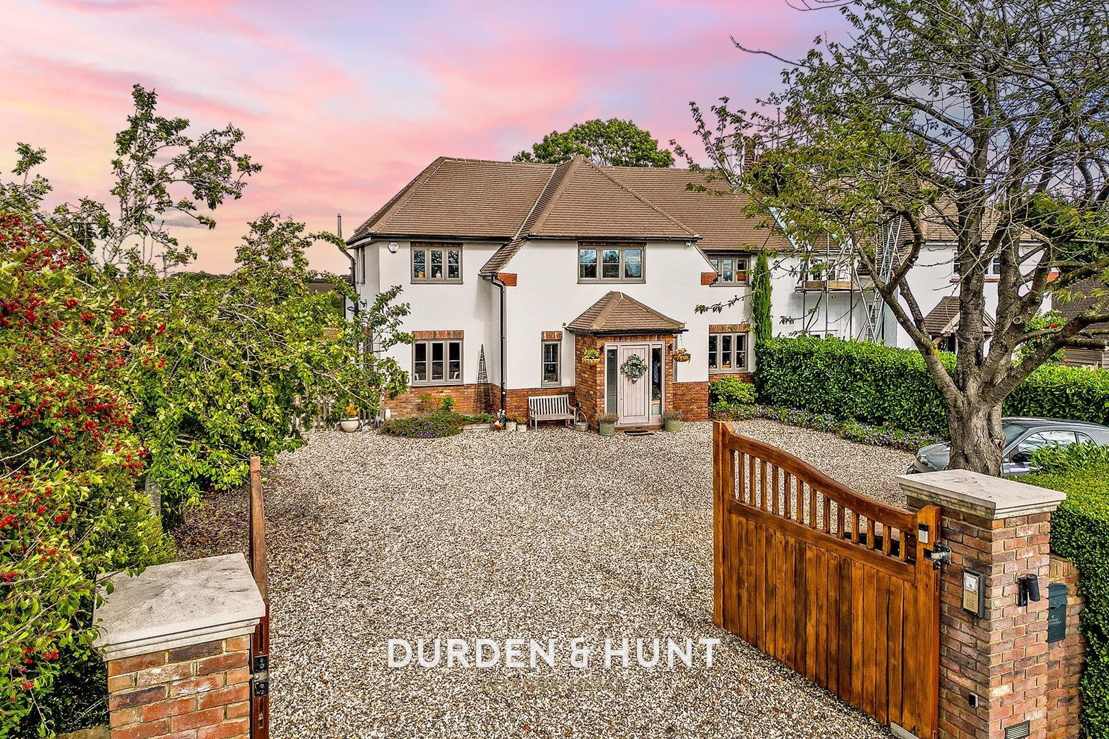 4 bedroom Semi-detached house Under Offer