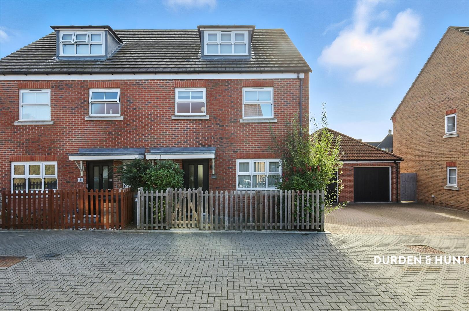 4 bedroom House (unspecified) For Sale