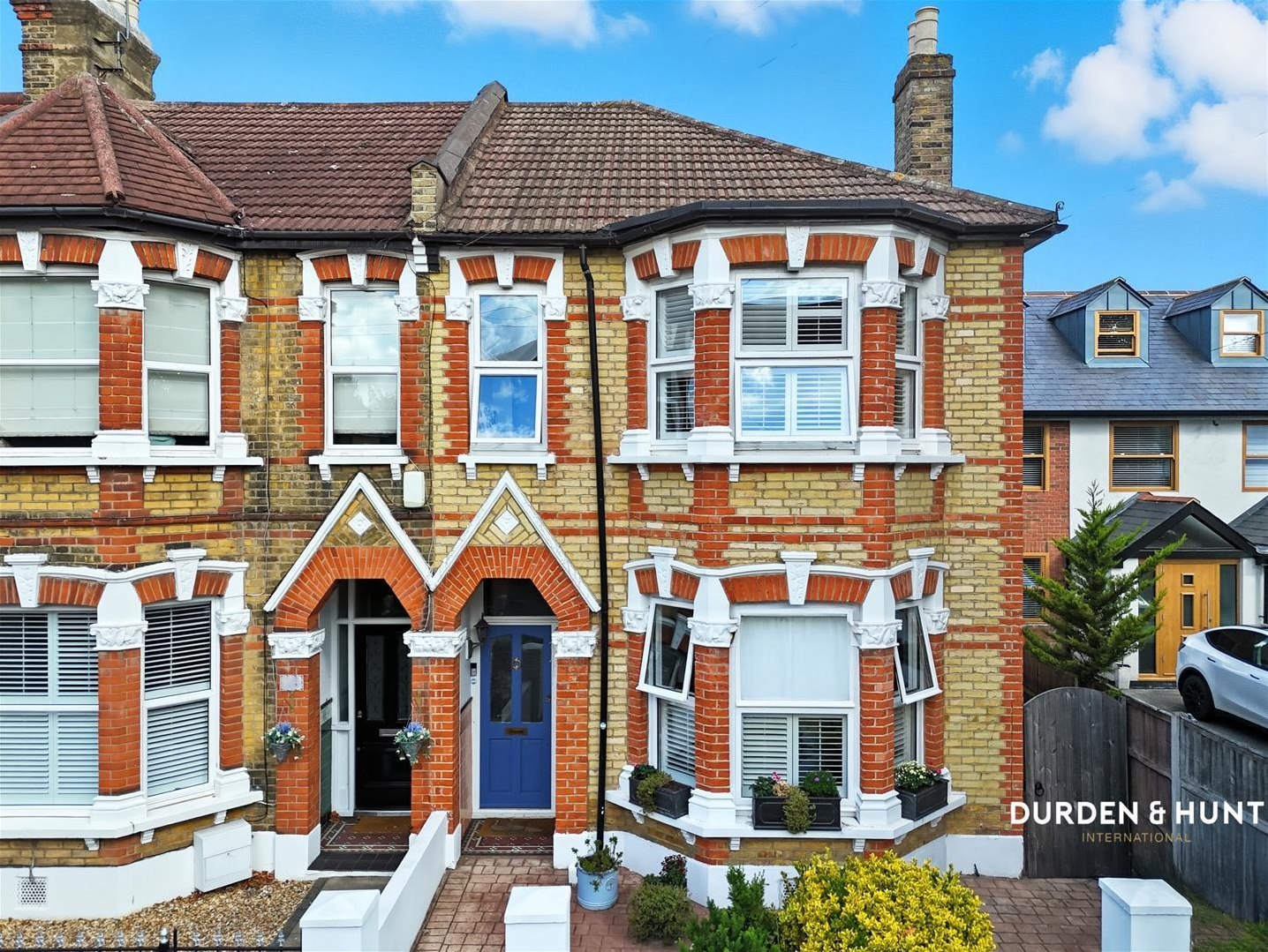 4 bedroom Studio flat For Sale