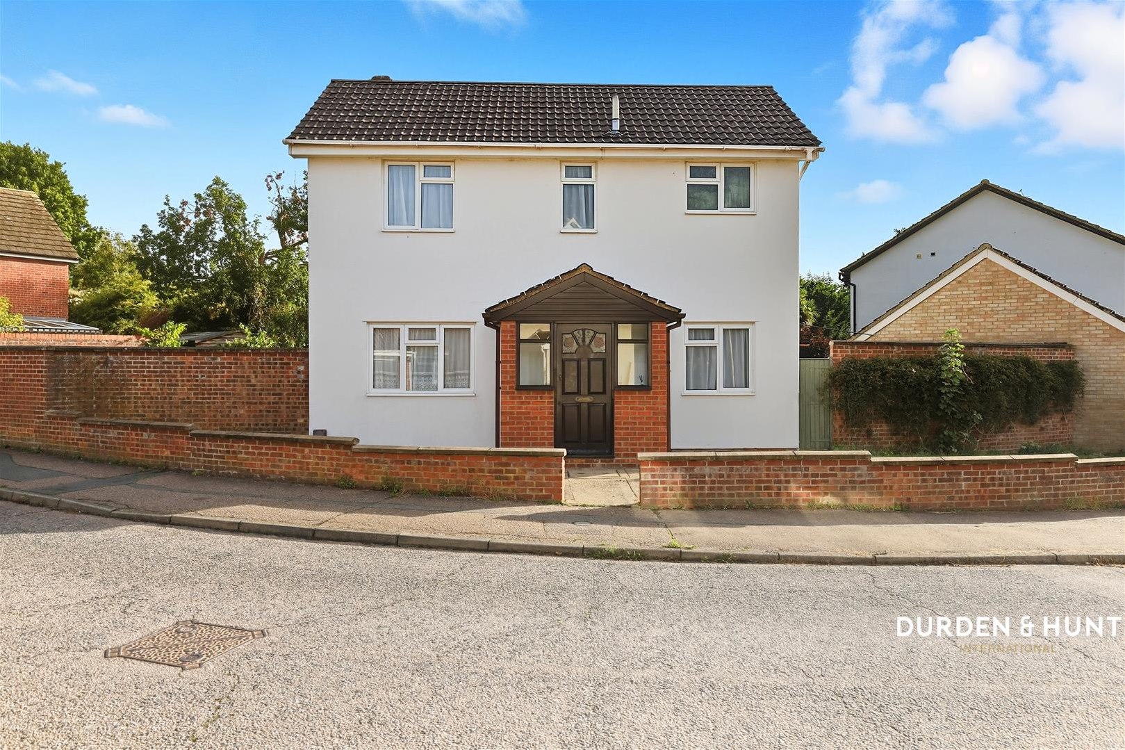 3 bedroom Detached house Under Offer