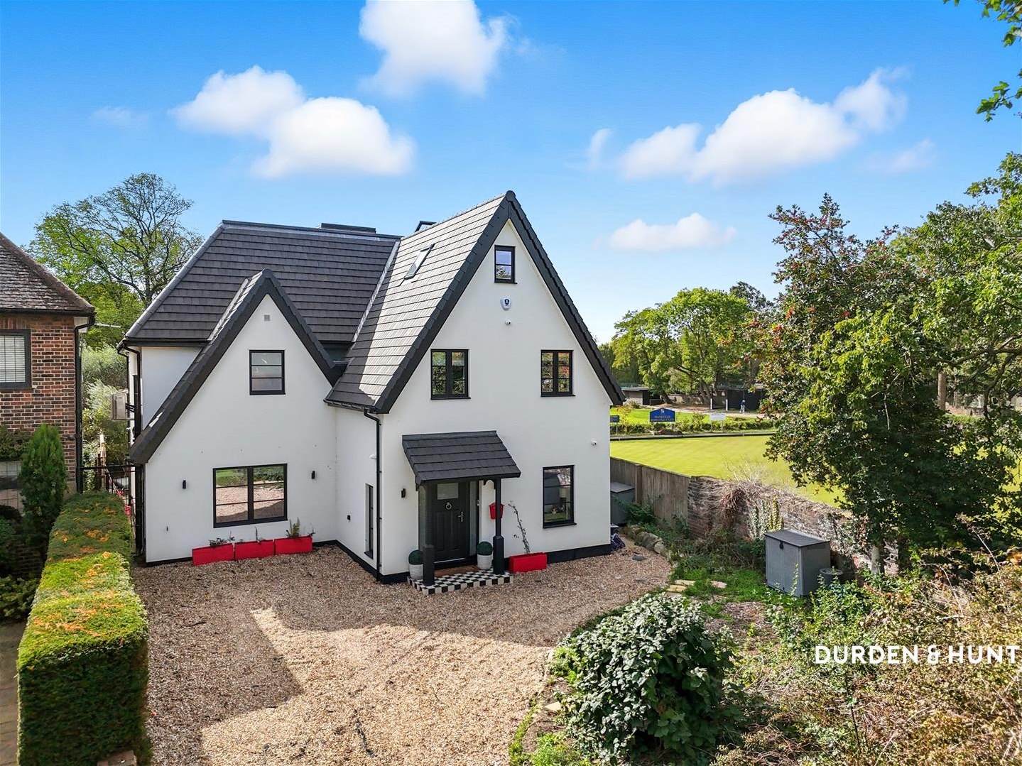 6 bedroom Detached house Under Offer