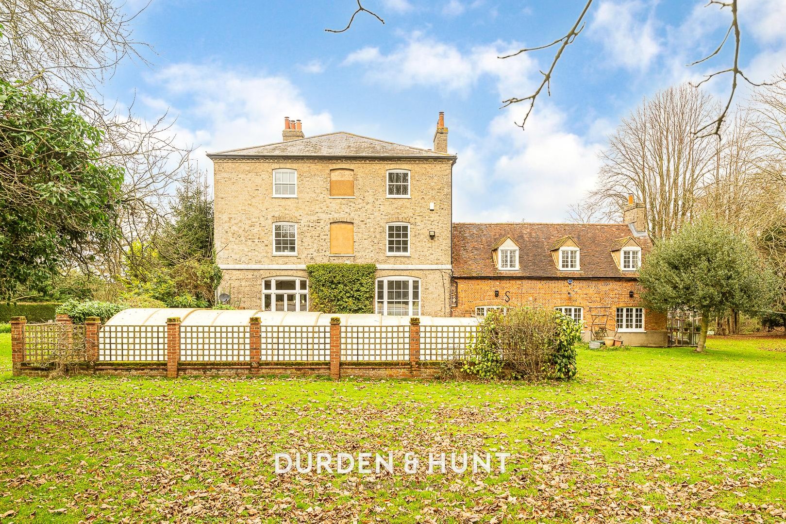 9 bedroom House (unspecified) For Sale