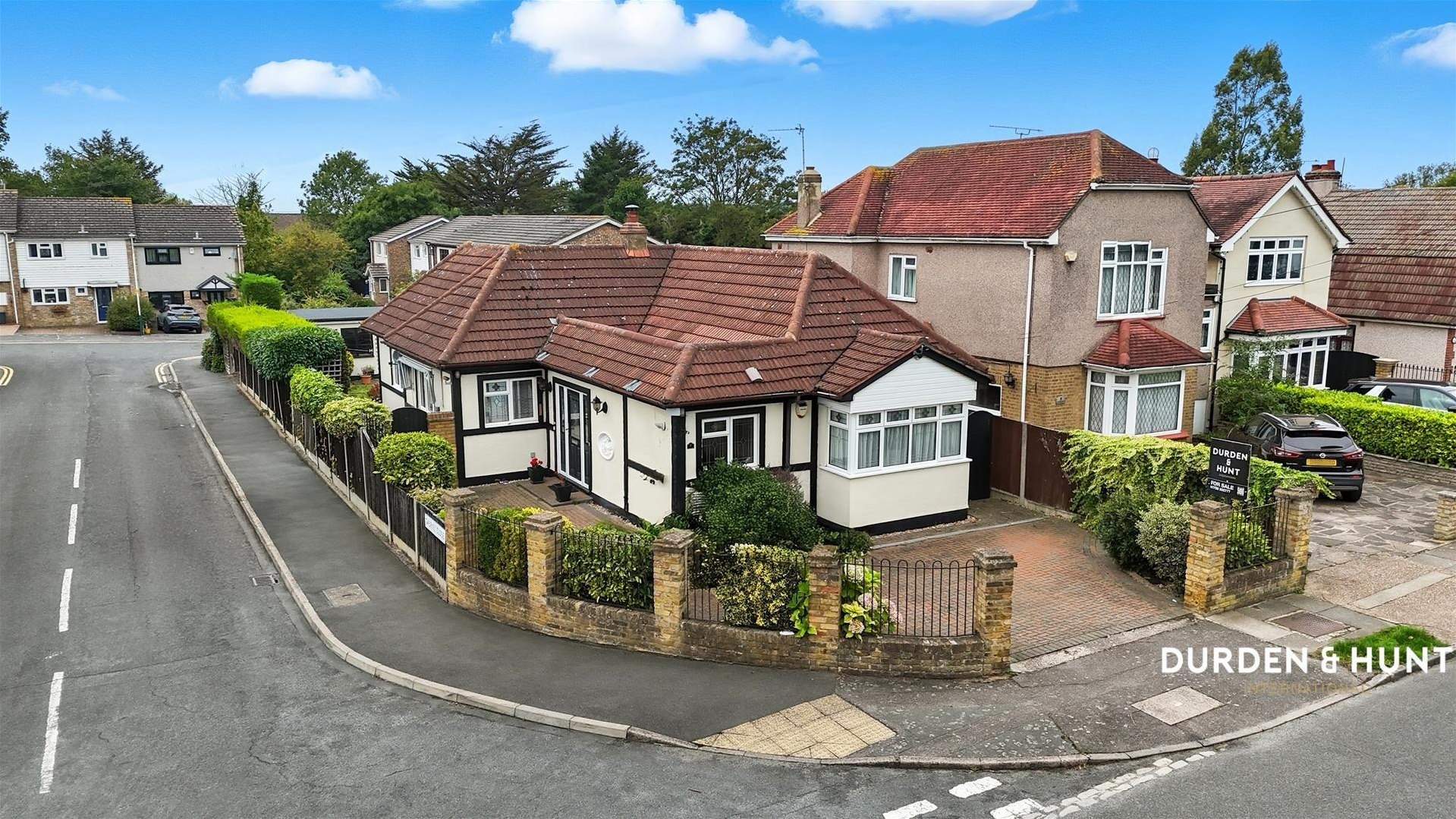 2 bedroom Detached house For Sale