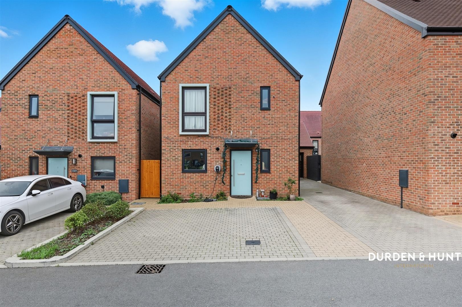 3 bedroom Detached house For Sale