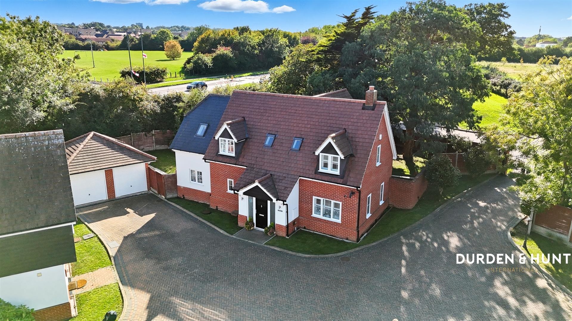4 bedroom Detached house Under Offer