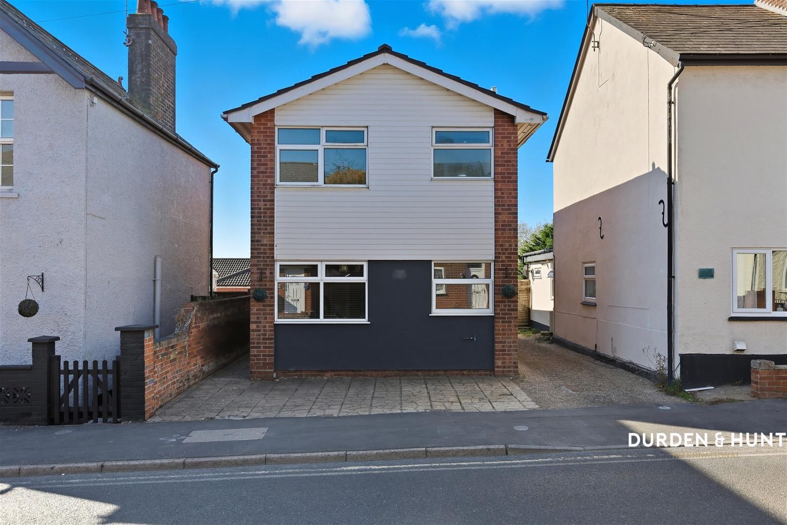 3 bedroom Detached house For Sale