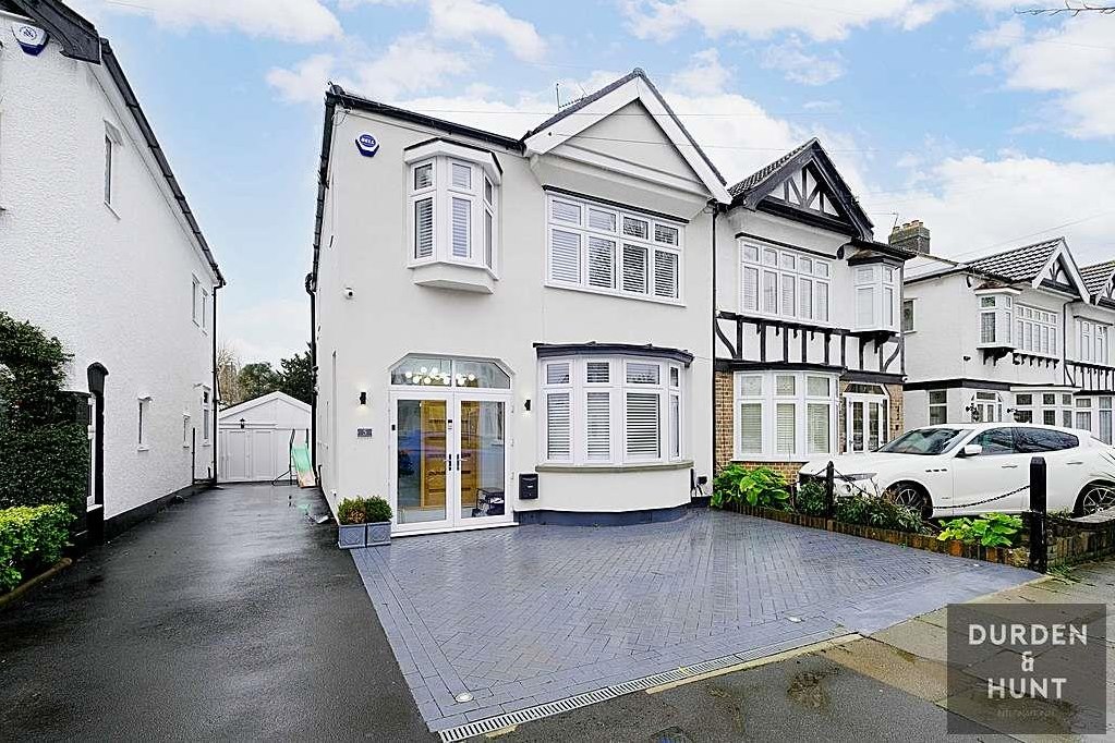 4 bedroom Semi-detached house For Sale