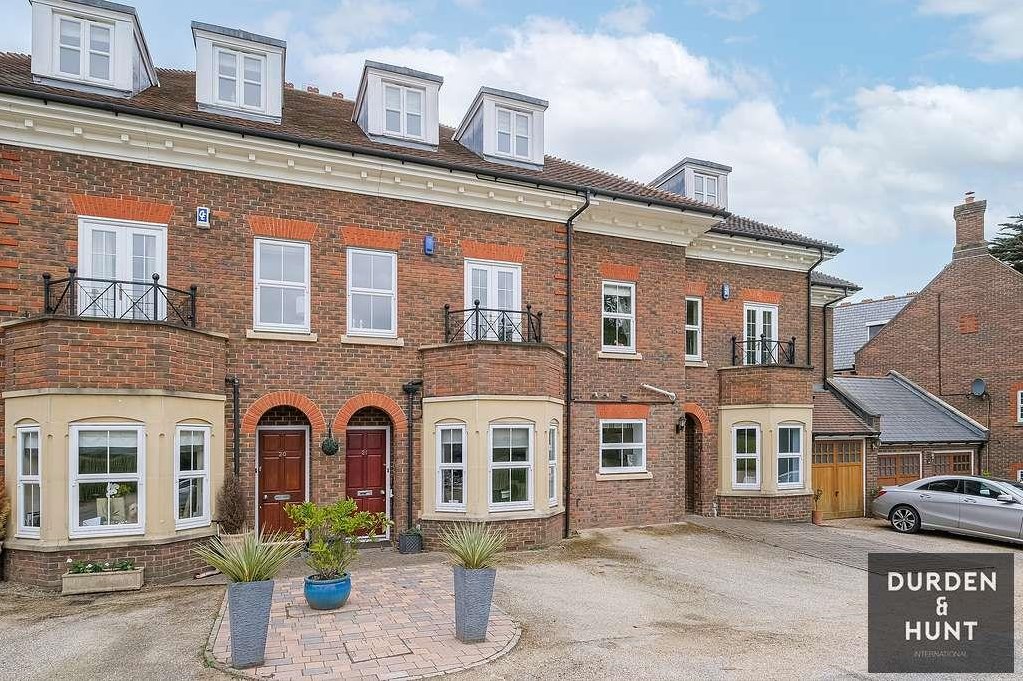 5 bedroom Terraced House For Sale