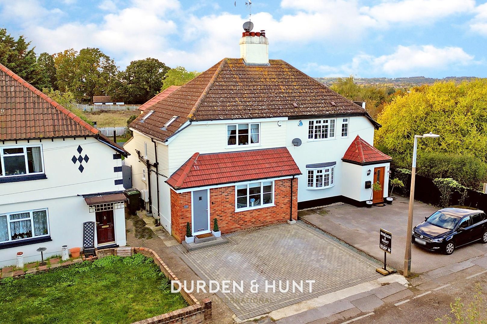 3 bedroom Semi-detached house Under Offer