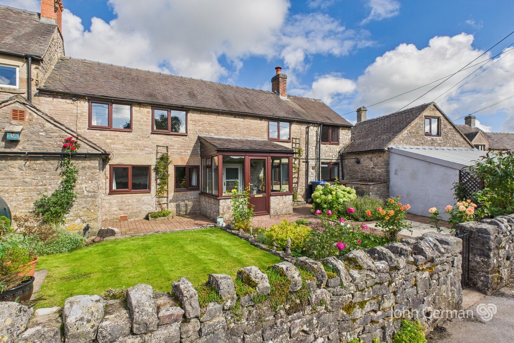 4 bedroom Cottage For Sale