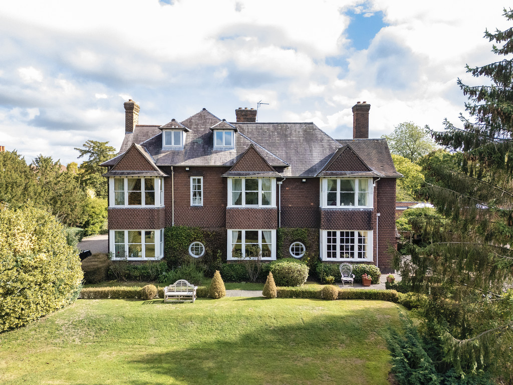1 Detached house For Sale