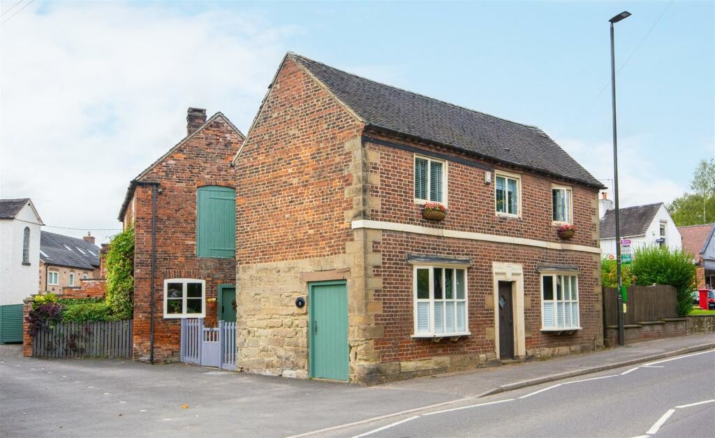 3 bedroom Detached house For Sale
