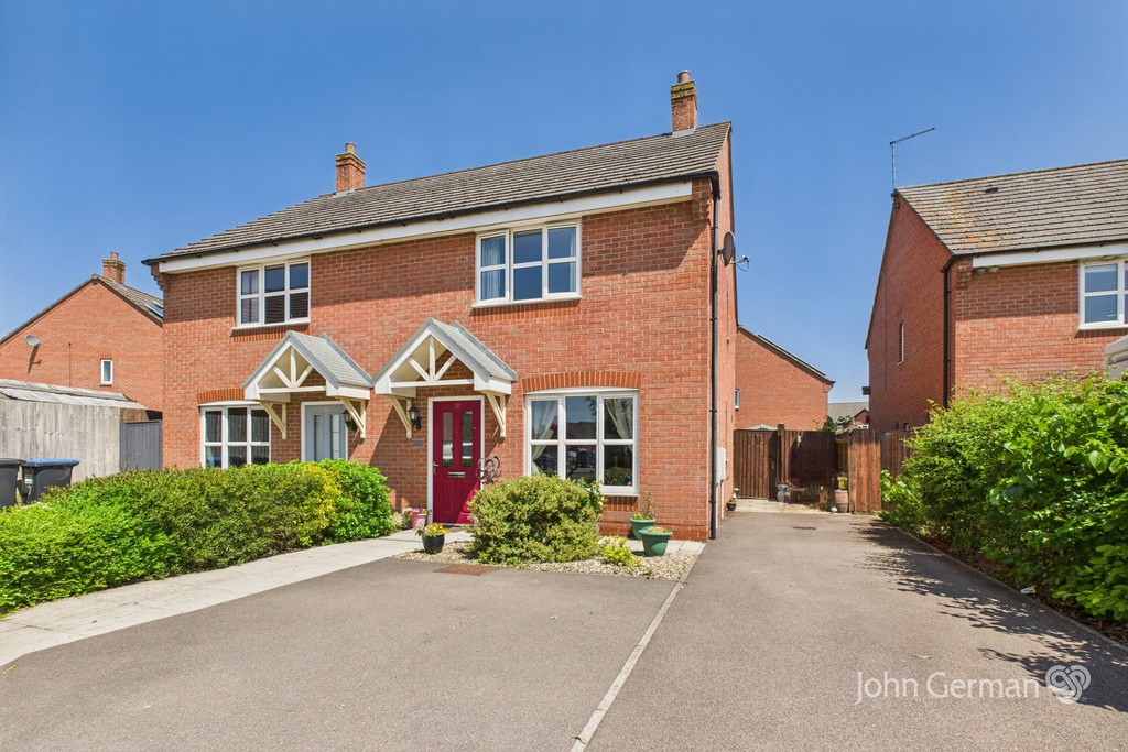 2 bedroom Semi-detached house For Sale