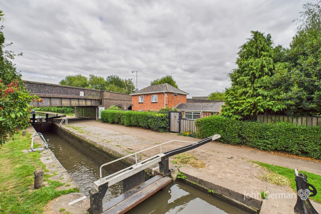 2 bedroom Detached house For Sale