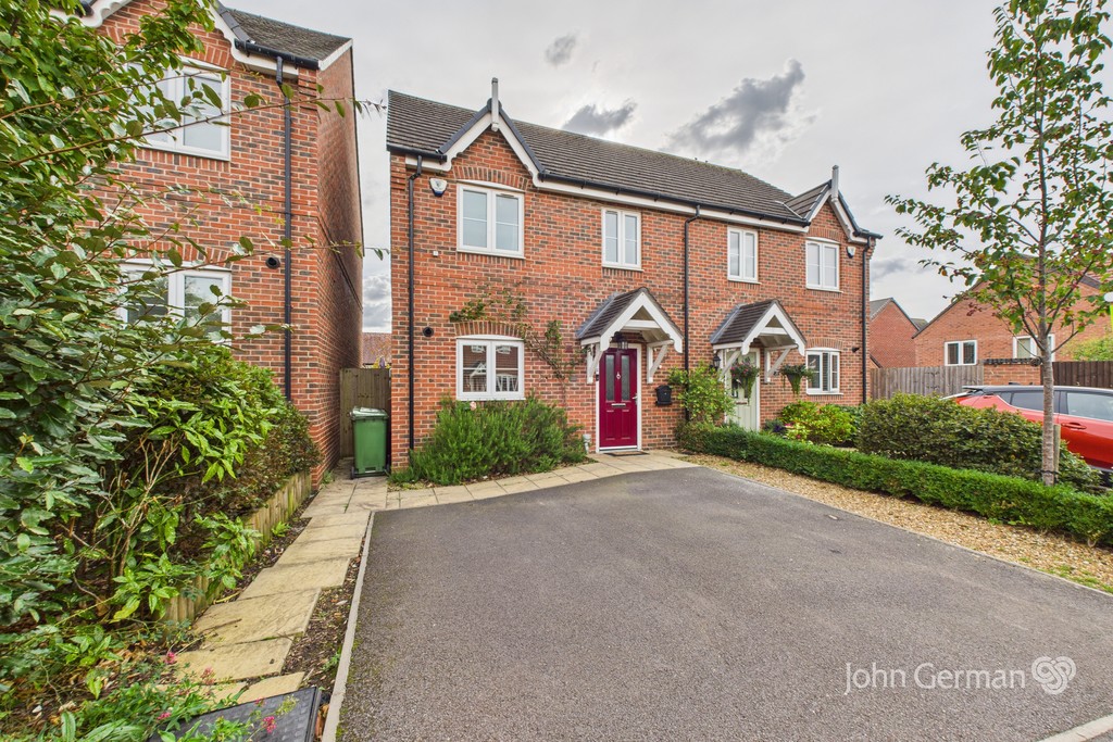 3 bedroom Semi-detached house For Sale