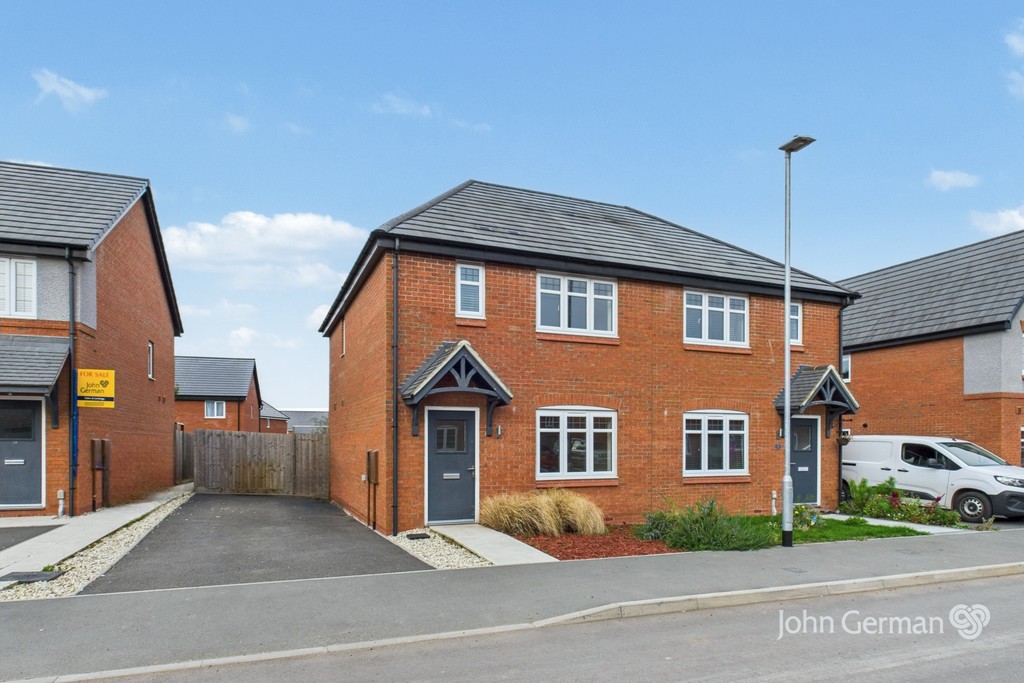3 bedroom Semi-detached house For Sale