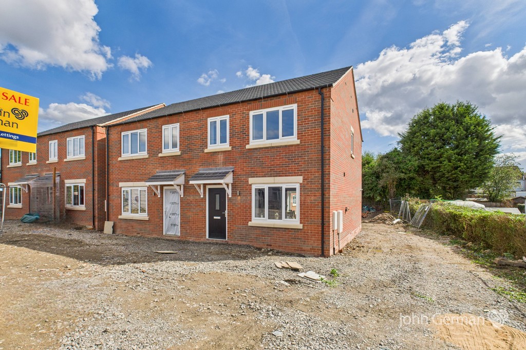3 bedroom Semi-detached house For Sale