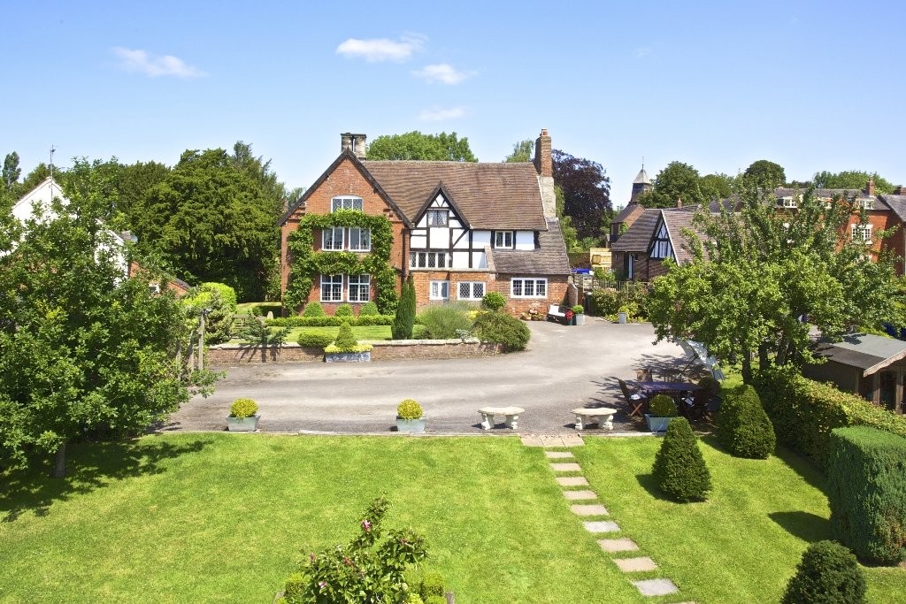5 bedroom Manor House For Sale