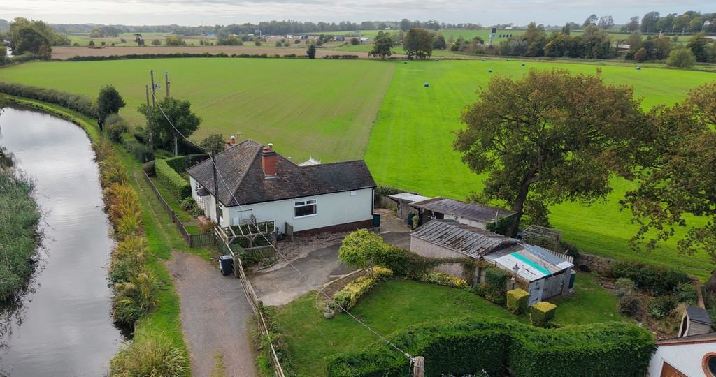 2 bedroom Detached house For Sale