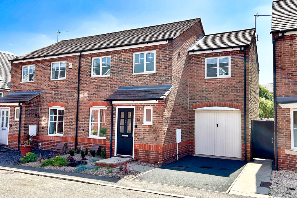 3 bedroom Semi-detached house For Sale