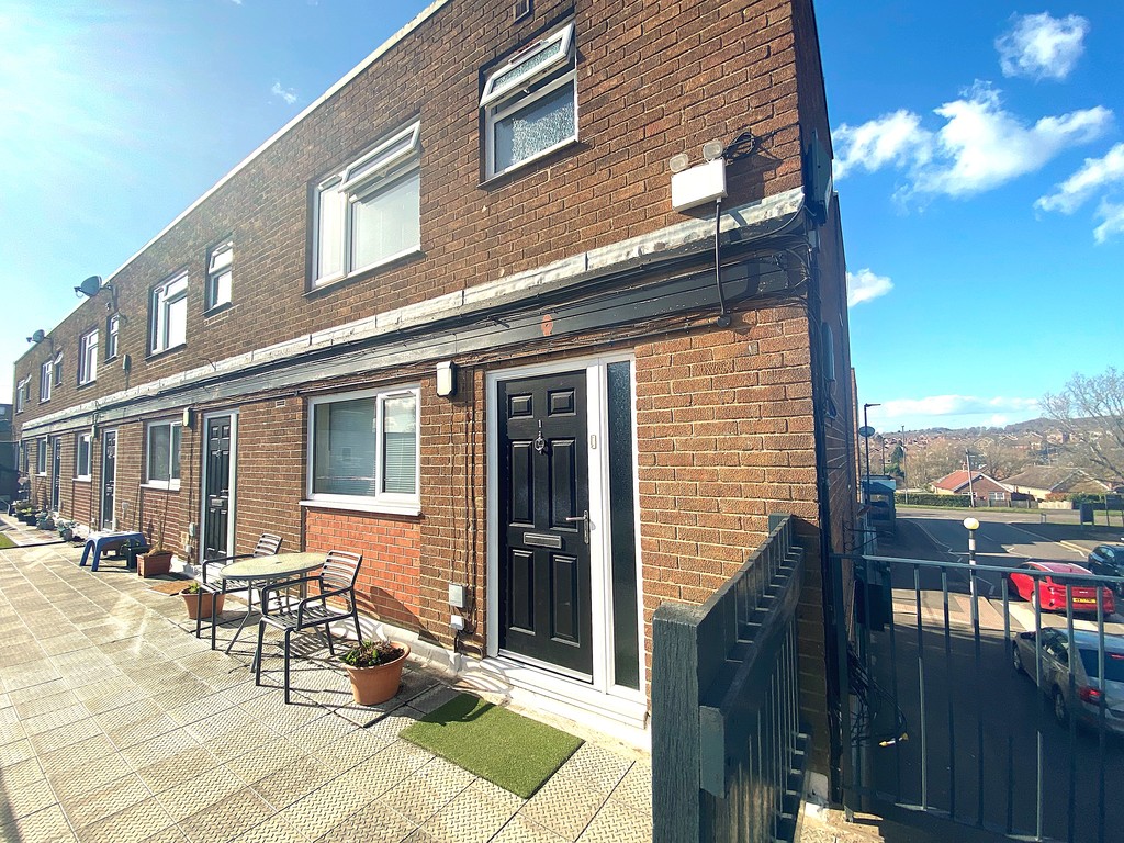 3 bedroom Apartment For Sale