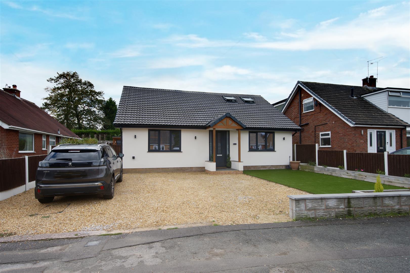 4 bedroom Studio flat For Sale