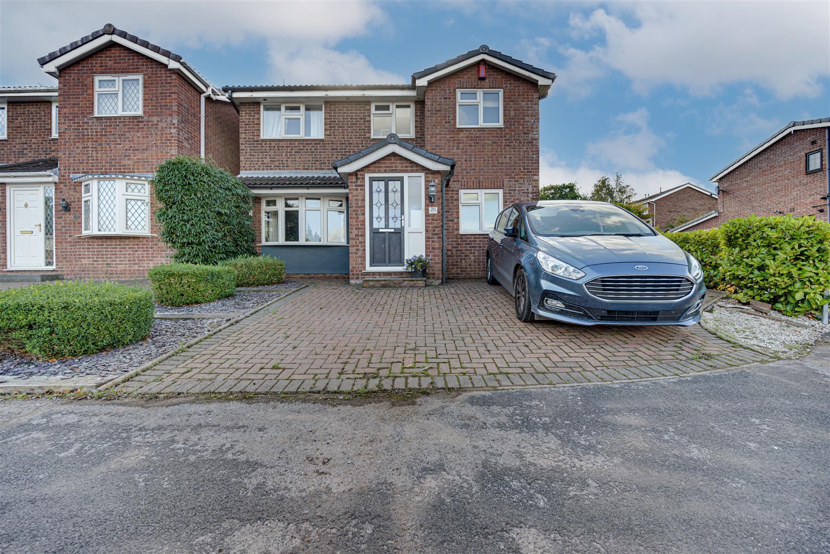 4 bedroom House (unspecified) For Sale