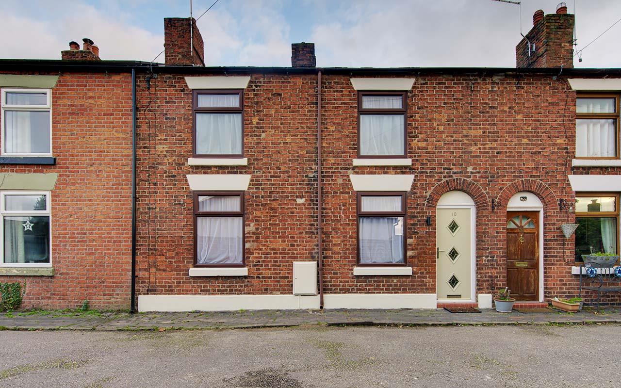 3 bedroom Cottage For Sale