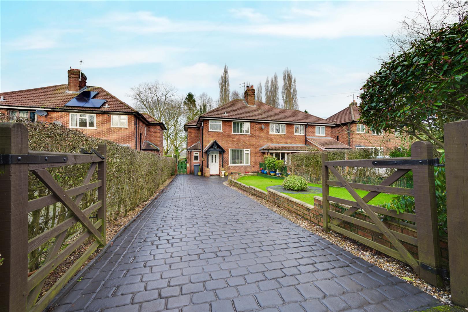 3 bedroom Semi-detached house For Sale