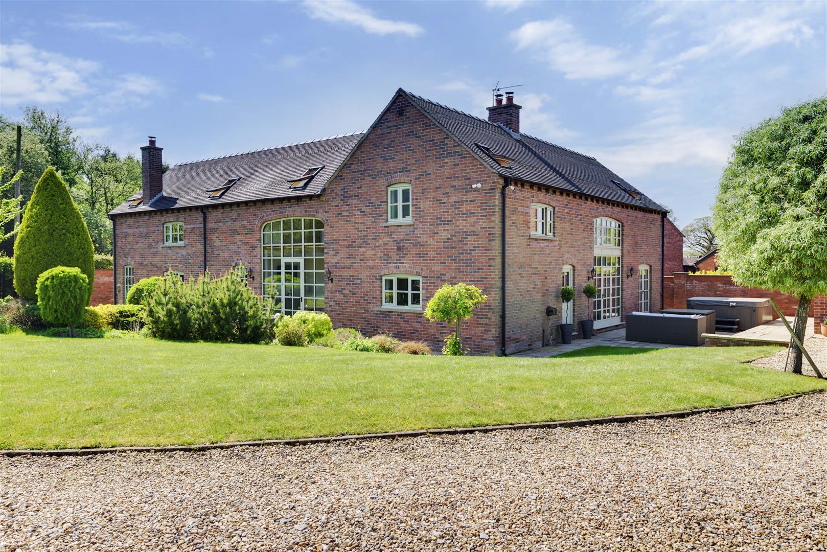 5 bedroom House (unspecified) For Sale