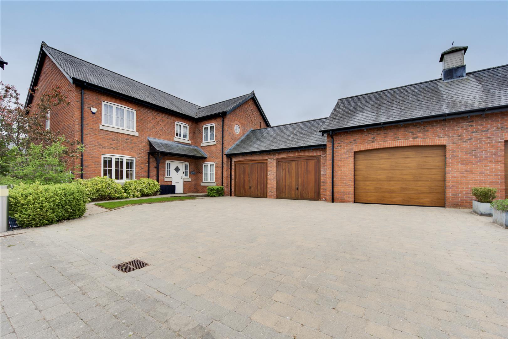 5 bedroom Land (Residential) For Sale