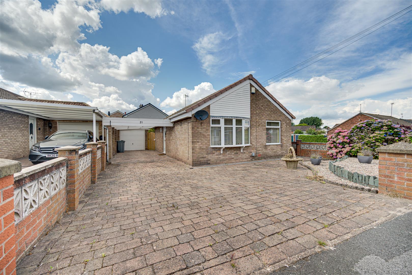 2 bedroom Detached bungalow For Sale